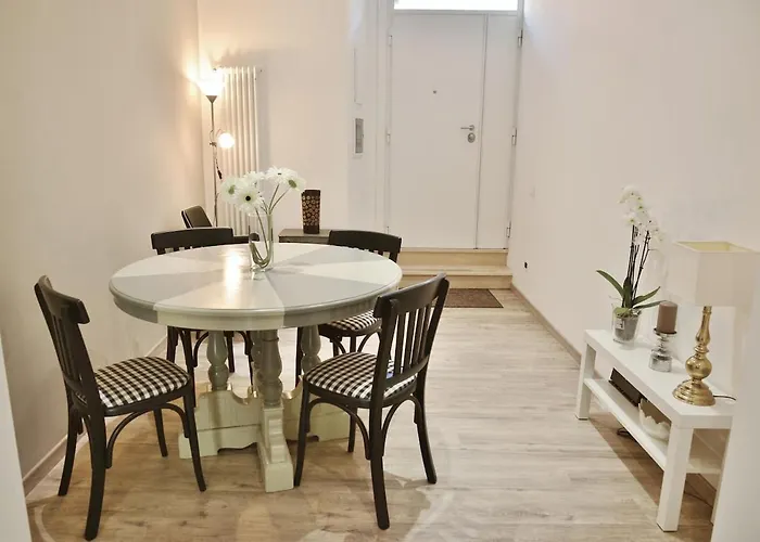 Torlonia Design Court