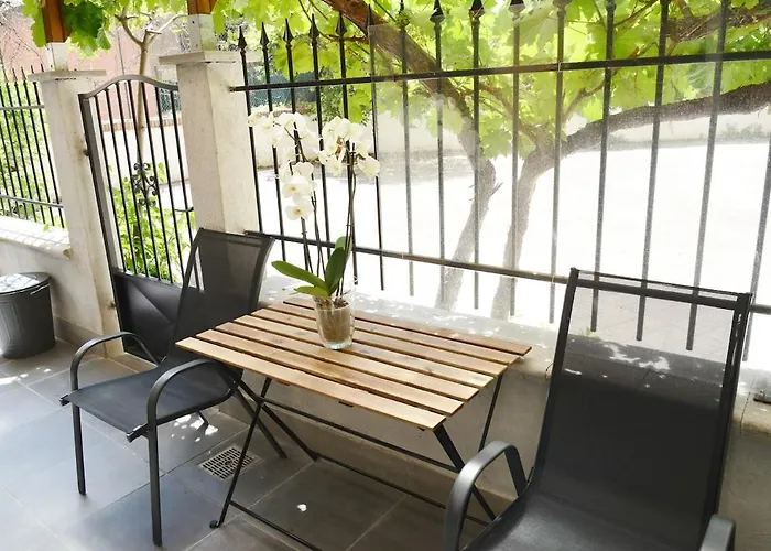 Torlonia Design Court *